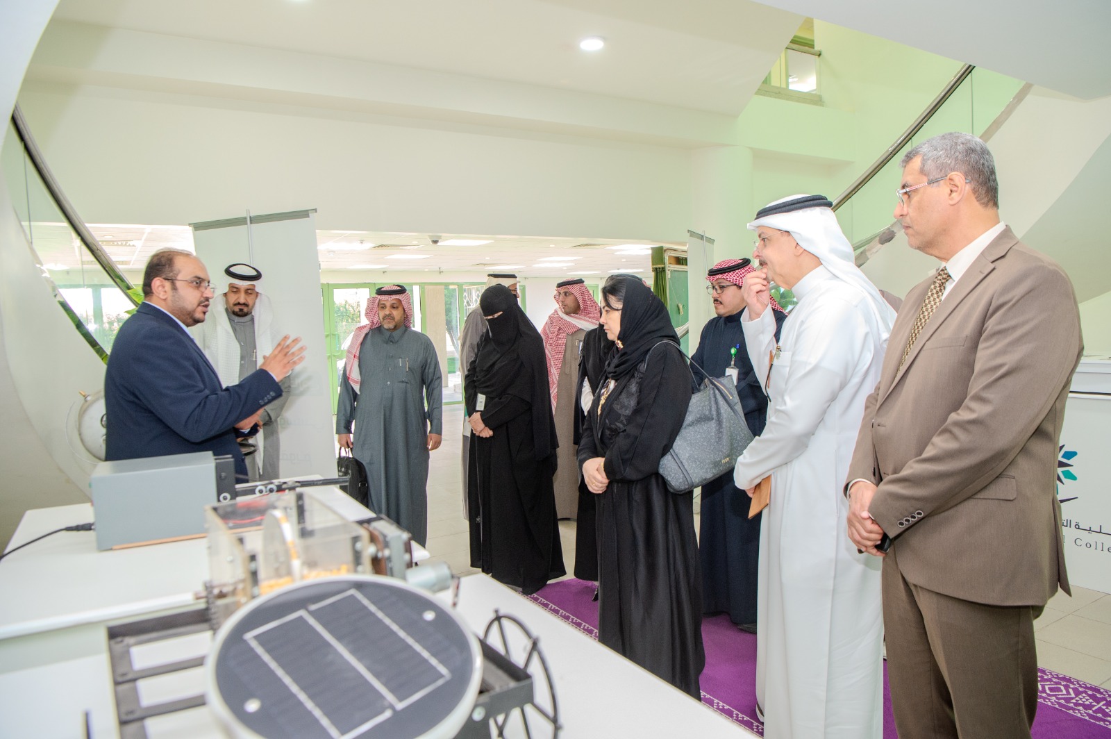 وفد منظمة الصحة العالمية يزور الكلية التقنية بحائل 