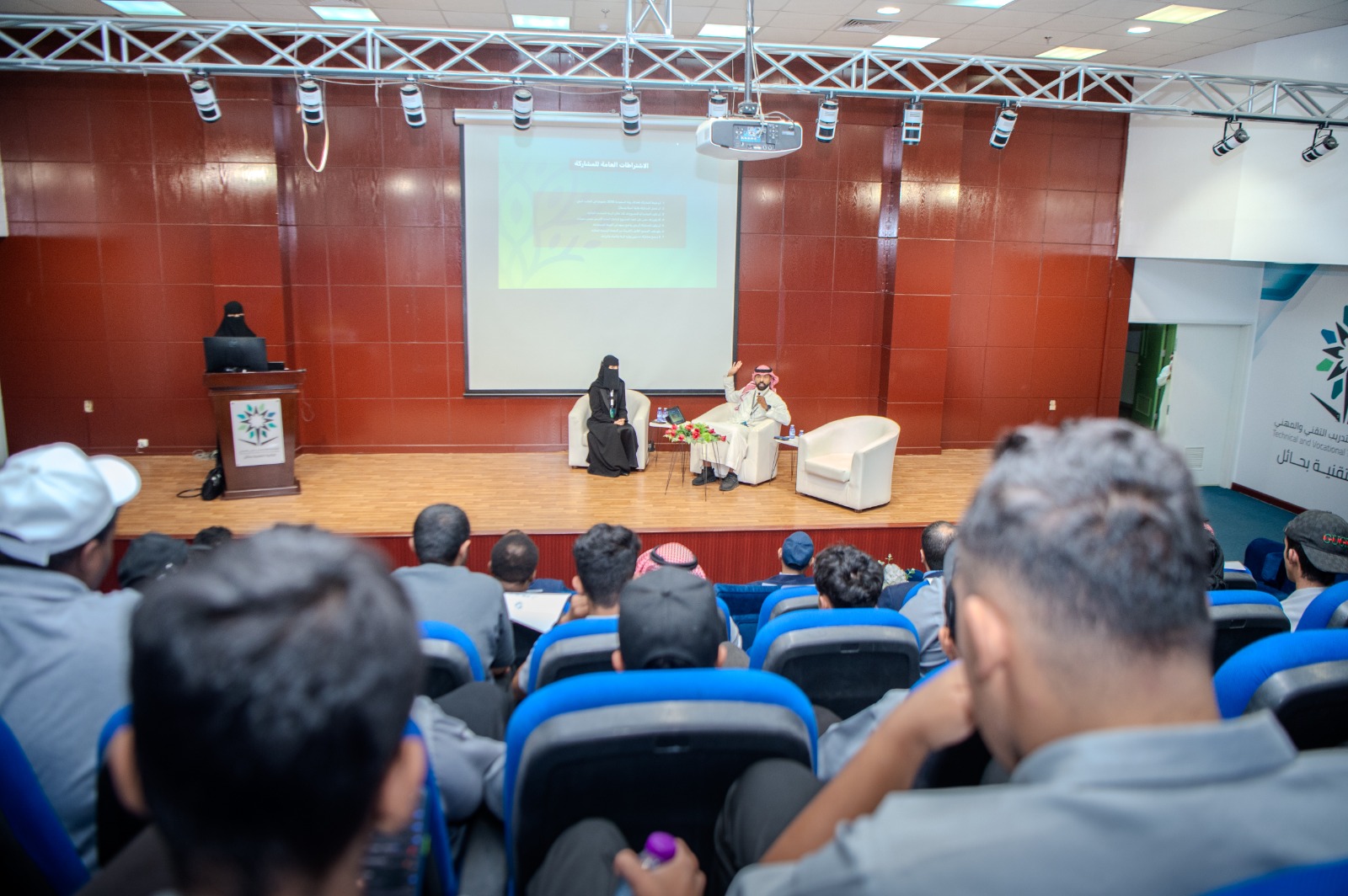 لقاء تعريفي مع أعضاء اللجنة الإعلامية لجائزة أمير حائل للتميز البيئي