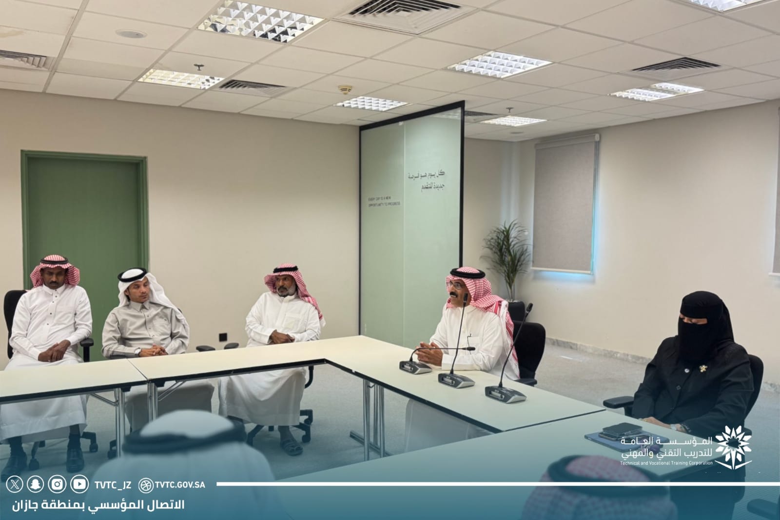 تكريم فريقي وحدة جودة التدريب ووحدة الصحة والسلامة المهنية بالإدارة