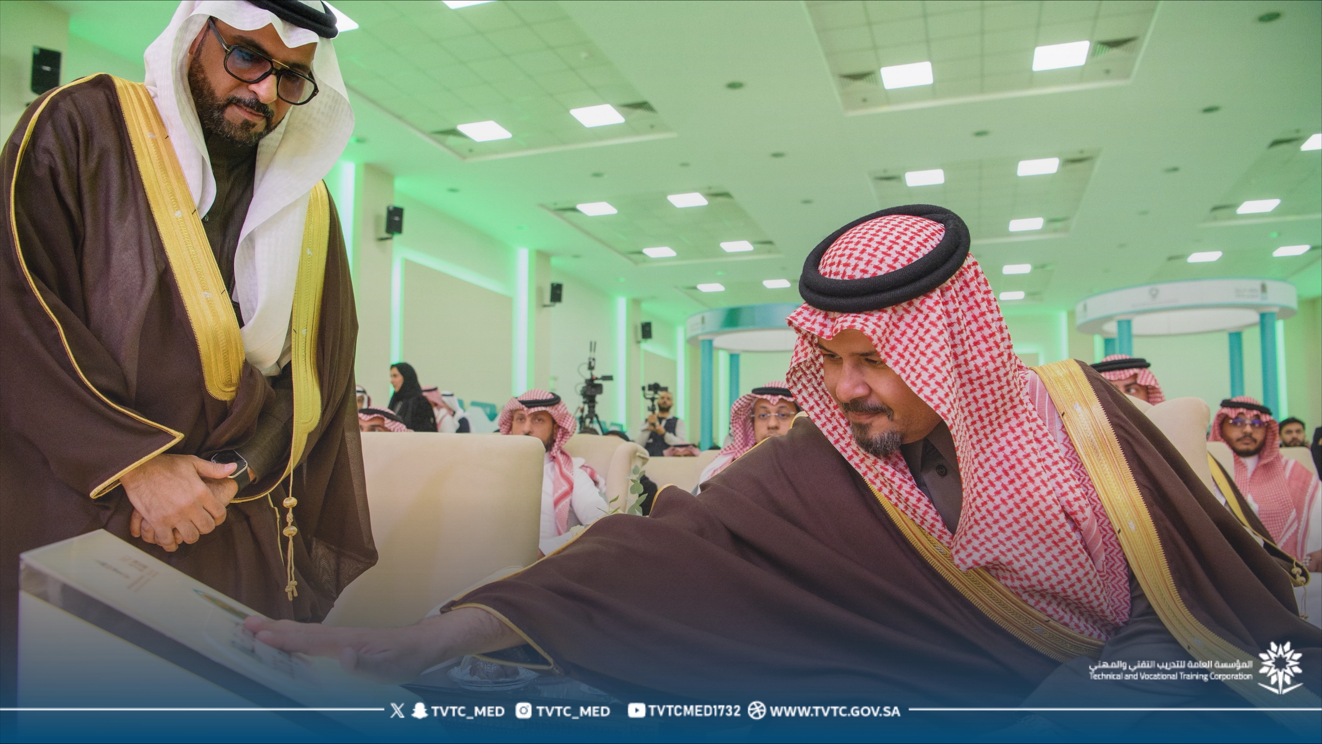 أمير المدينة المنورة يدشن ملتقى اعتزاز التقني 2026 ويشهد توقيع مذكرات تفاهم وعقود توظيف