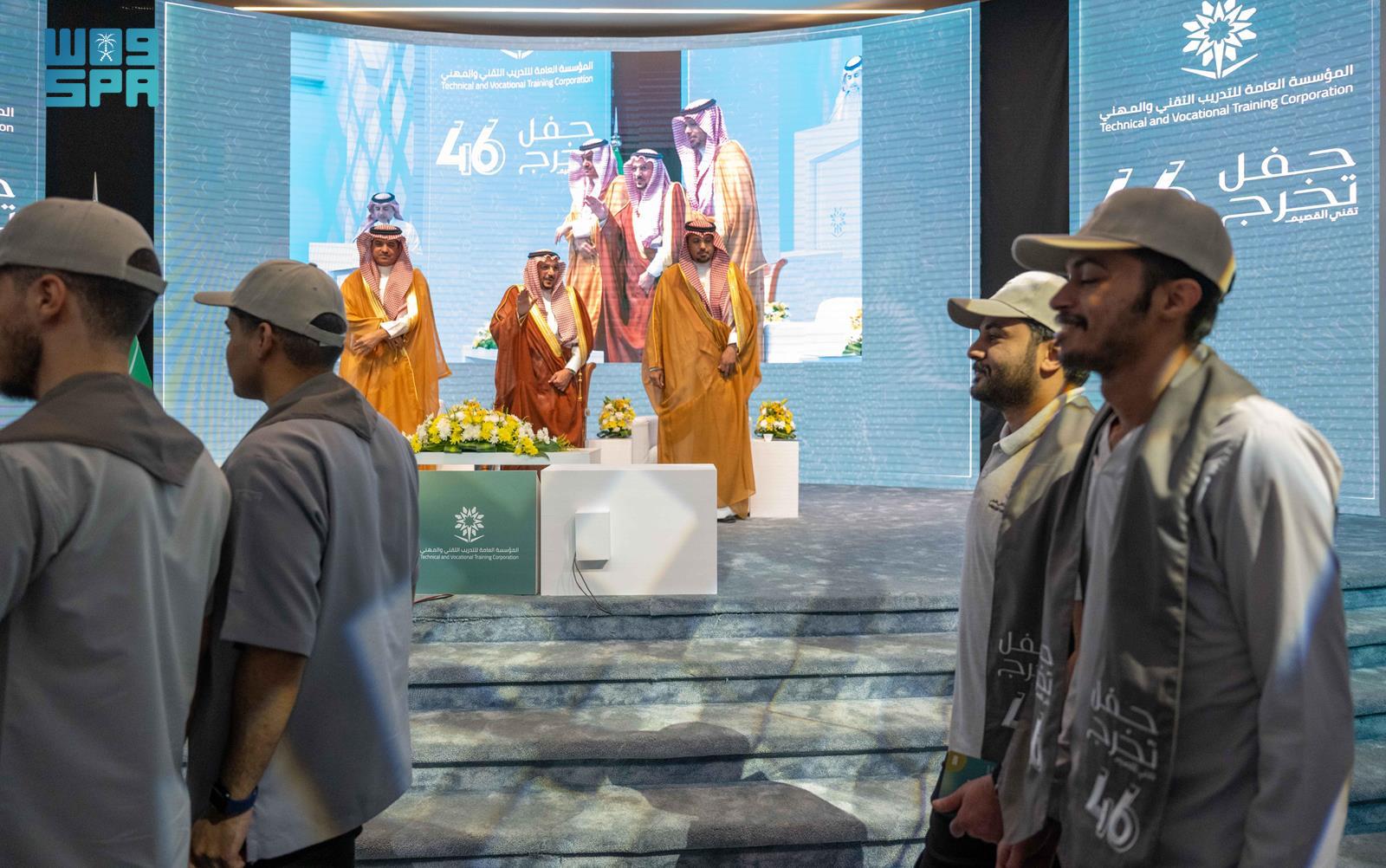 أمير القصيم يرعى حفل تخريج 5829 خريجًا وخريجة من الكليات التقنية والمعاهد الصناعية بالمنطقة