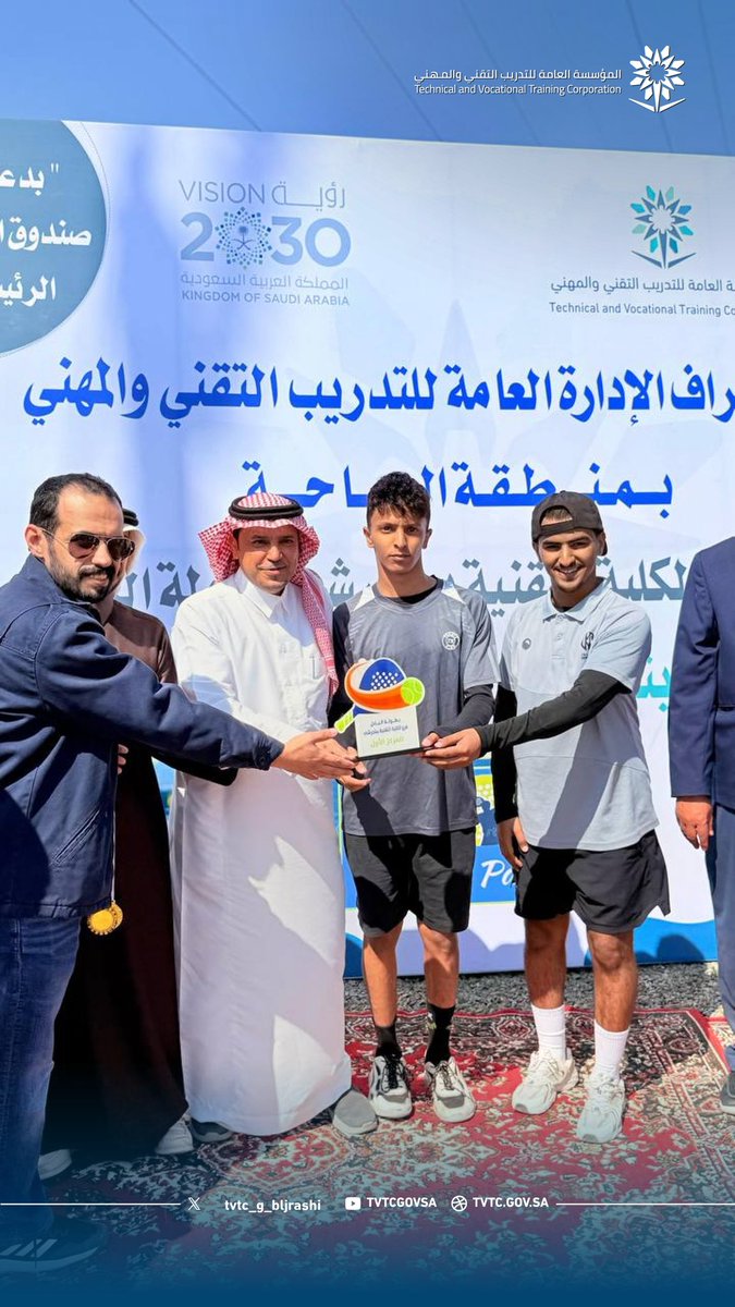 فريق الكلية يحقق المركز الأول في بطولة البادل