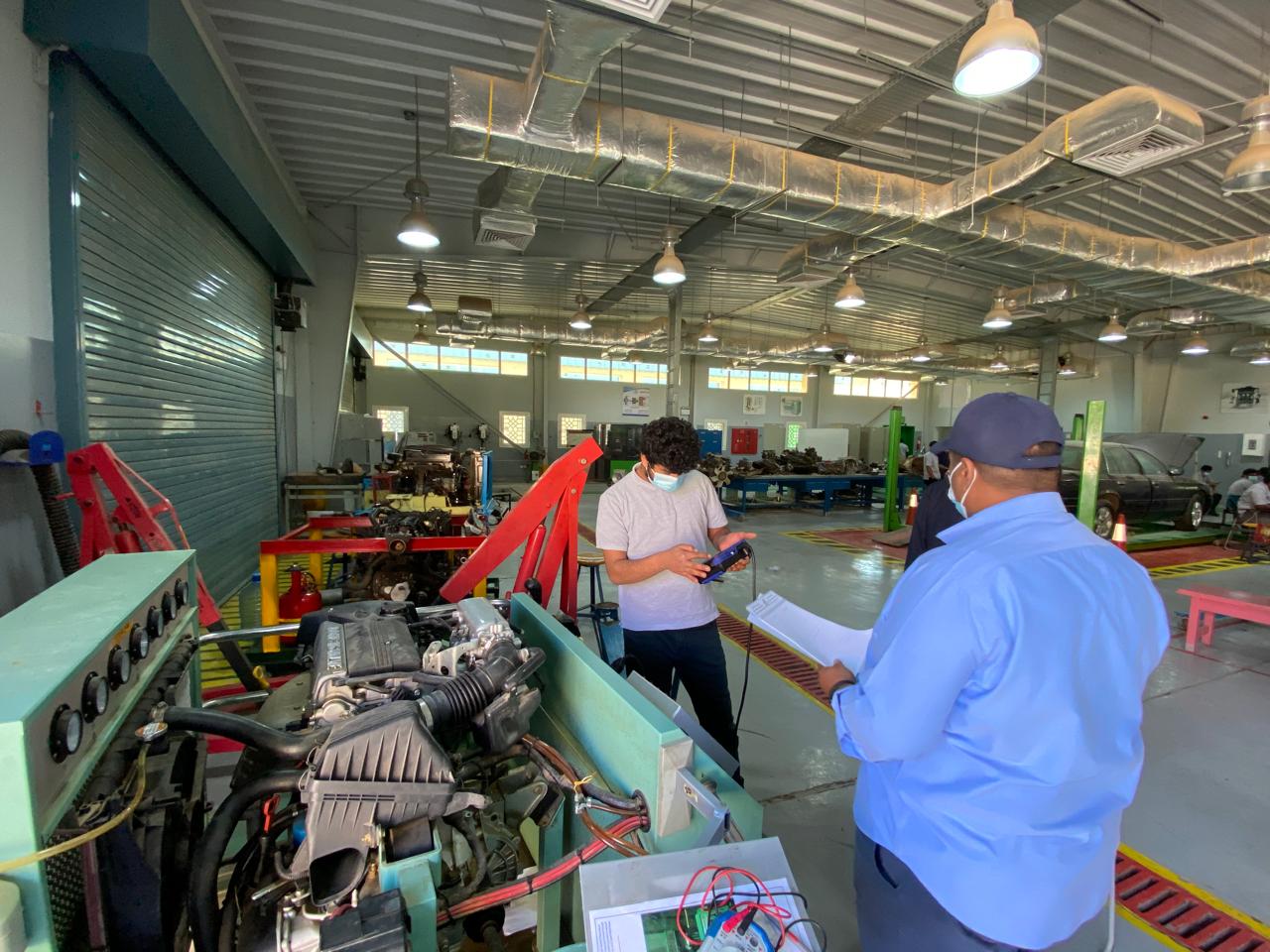 معمل المحركات والمركبات