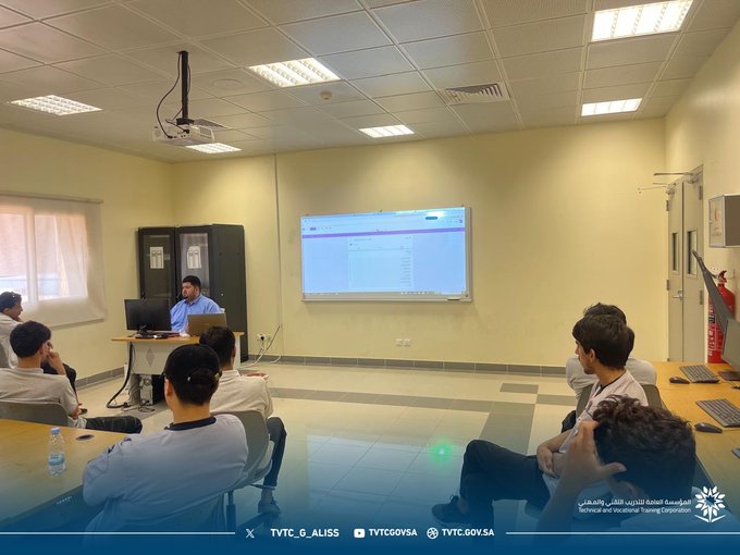 محاضرة عن تطبيقات قوقل 1.jpg