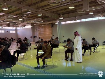 متابعة سير الاختبارات النظرية النهائية للفصل التدريبي الأول لعام 1445-1446هـ
