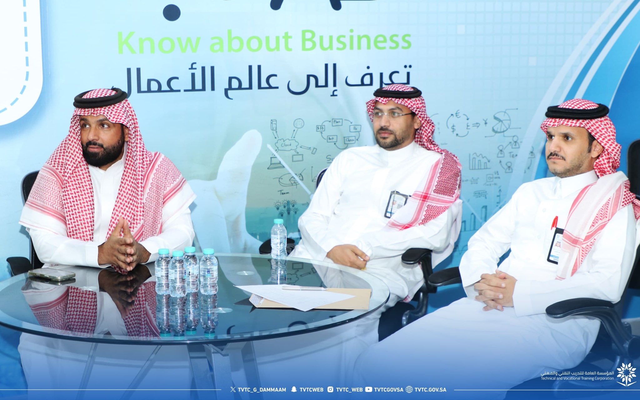 تبادل الخبرات في مادة الفيزياء بمشاركة نخبة من المدربين المتميزين