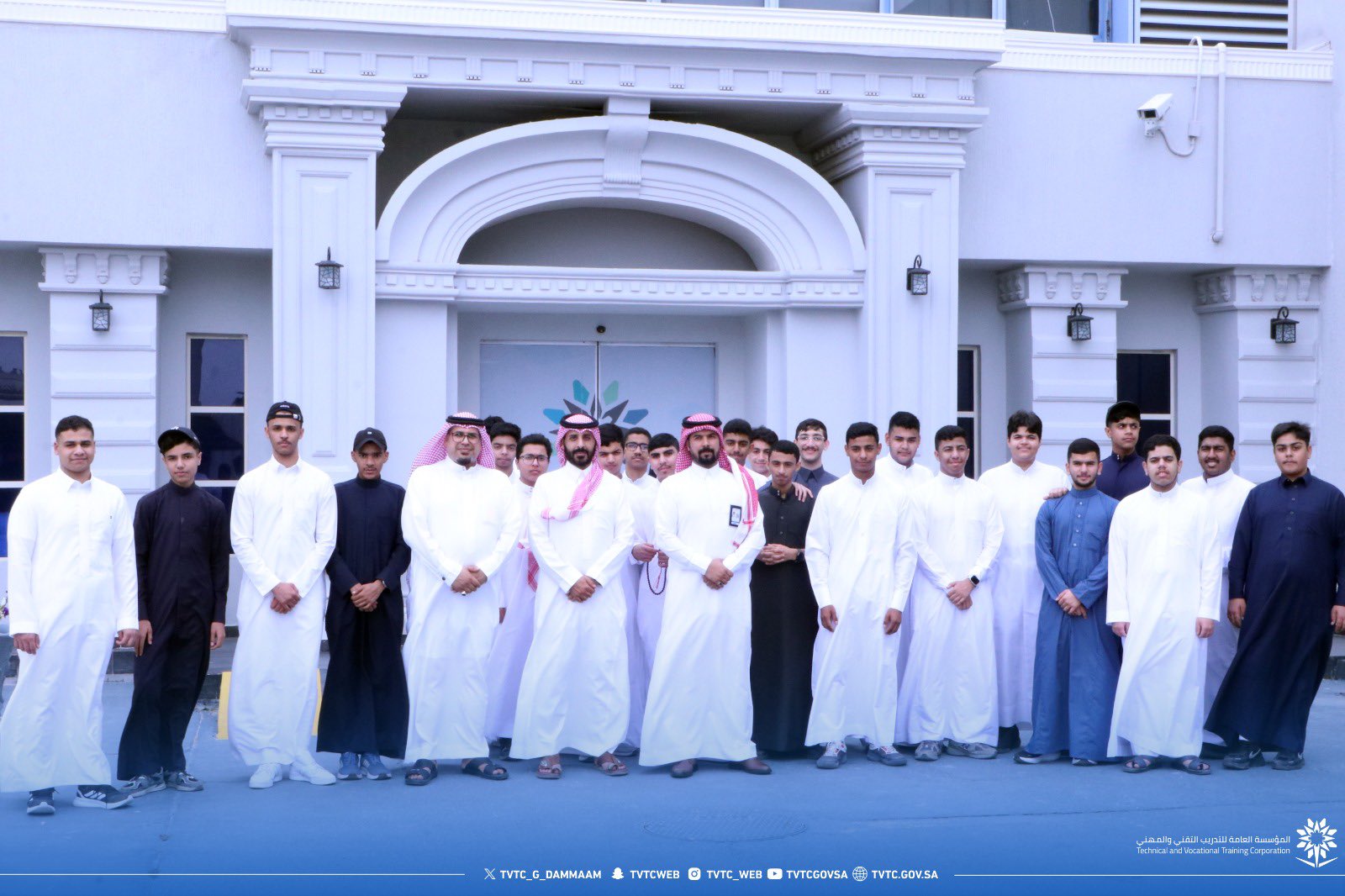 استقبلت الكلية التقنية بالدمام طلاب مدرسة القديح الثانوية بالقطيف.
