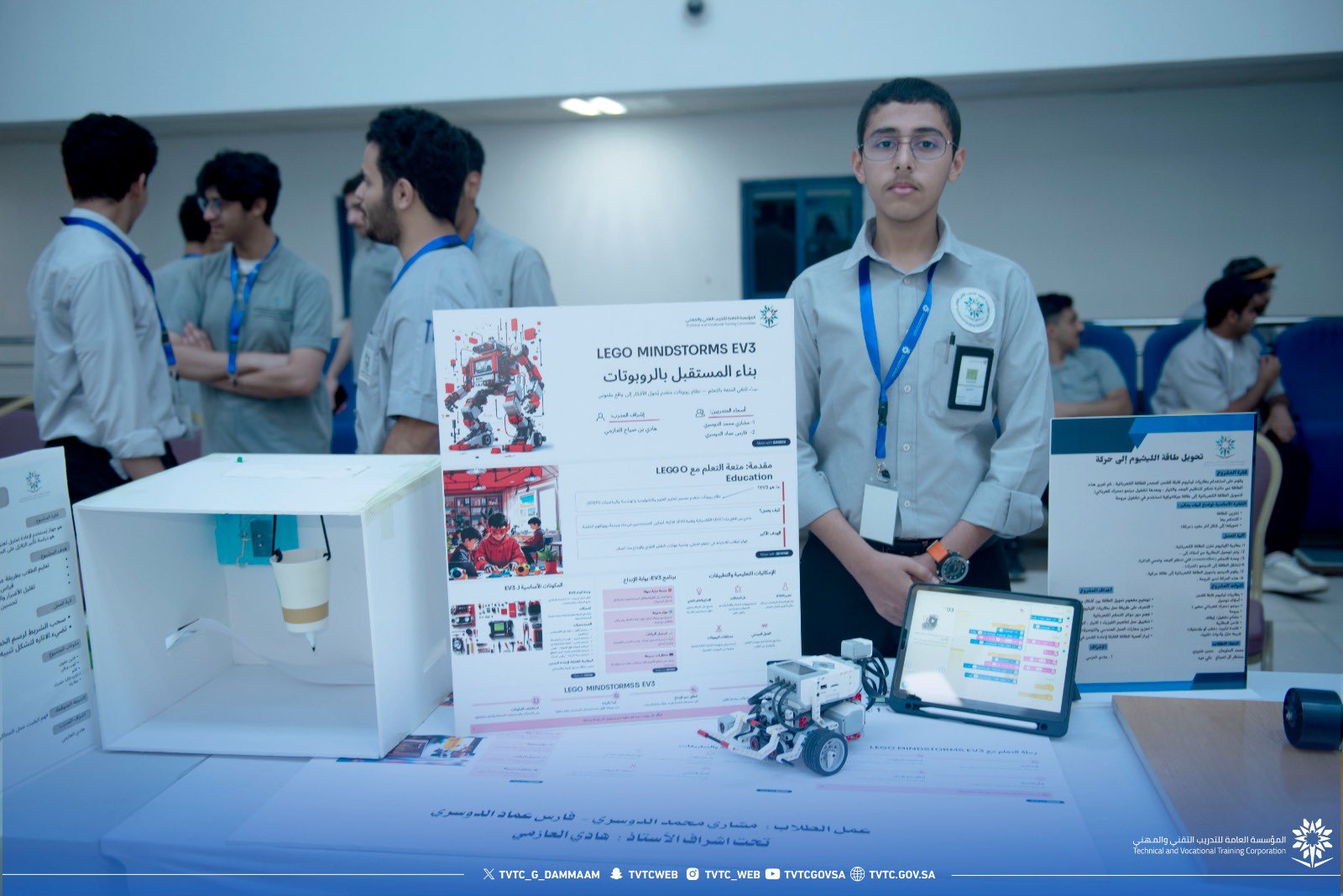 أقامت الكلية التقنية بالدمام، ممثلةً بقسم الدراسات العامة، معرضًا مميزًا بعنوان: “بابتكار اليوم… نبني مستقبل الغد”