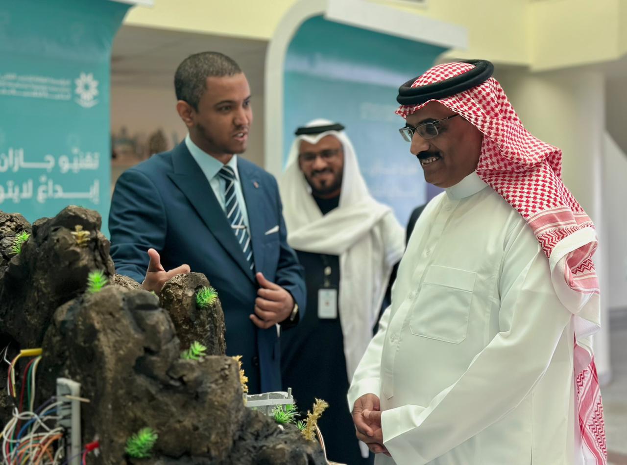 المهندس صالح بن طالع القحطاني يقوم بزيارة تفقدية للكلية التقنية بجازان