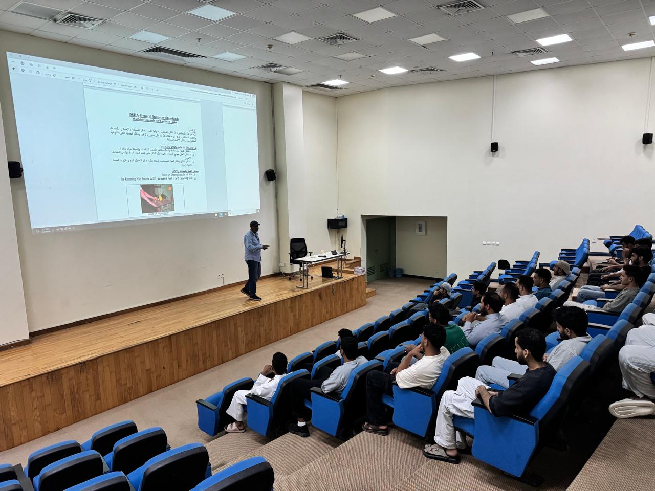 مركز خدمة المجتمع والتدريب المستمر بالكلية التقنية بجازان ينفذ دورة تدريبية بعنوان «معايير الأوشا OSHA للصحة والسلامة المهنية والصناعية»