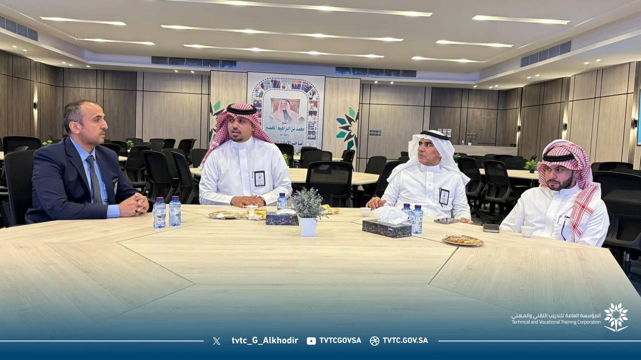 زيارة مدير عام التدريب التقني والمهني بمنطقة القصيم م.أحمد الحمودي للكلية 