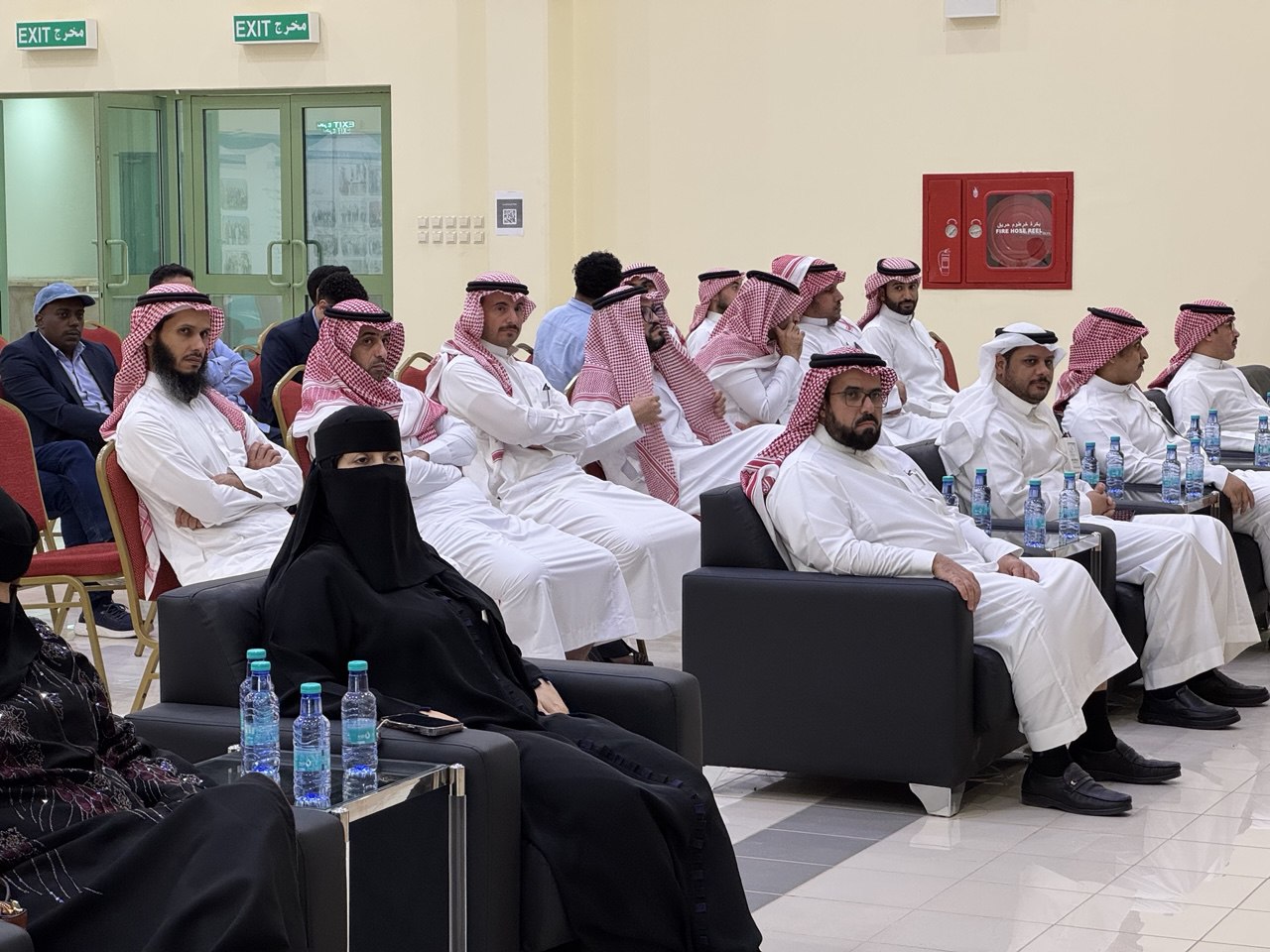 عقد ورشة عمل "متطلبات التأهيل للاعتماد مع فريق عمل من عمادة التطوير والجودة بجامعة المجمعة