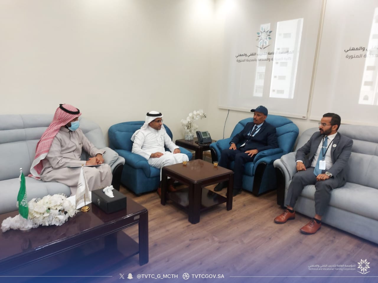 عميد الكلية يلتقي مدير التنسيق الوظيفي والتشاركيات بالمنطقة