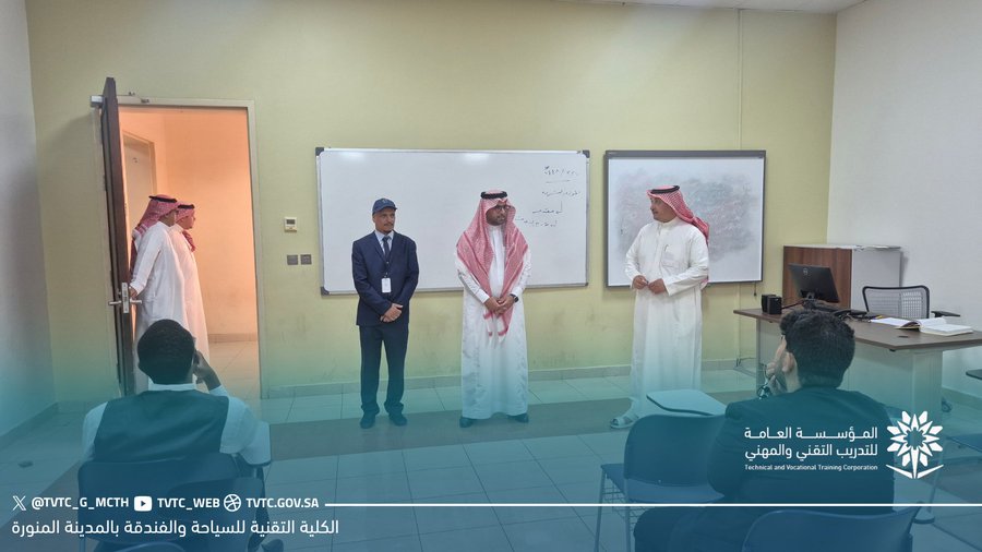 مدير تدريب المدينة المنورة يطلع على جاهزية الكلية للعام التدريبي الجديد