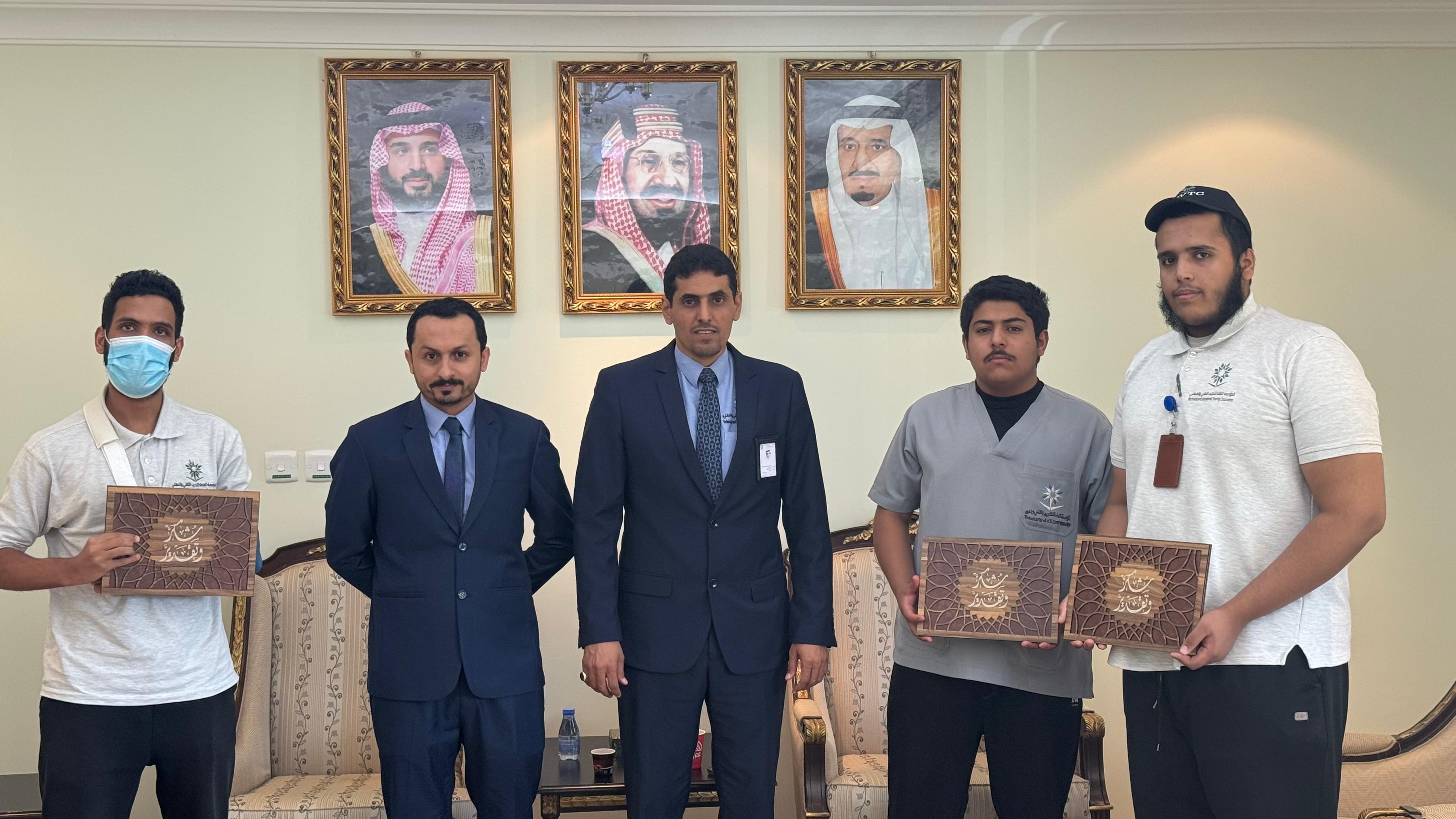 تعلن وحدة الأنشطة بالكلية التقنية بـ #نجران عن نتائج مسابقة الأذان التي أُقيمت ضمن برامجها الهادفة إلى تعزيز الروح الايمانية وإبراز المواهب الصوتية 