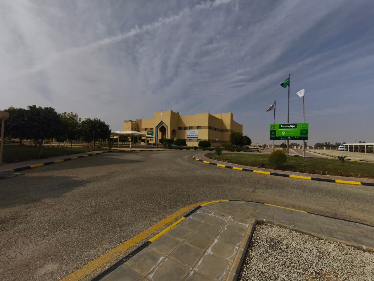 الكلية التقنية بعنيزة