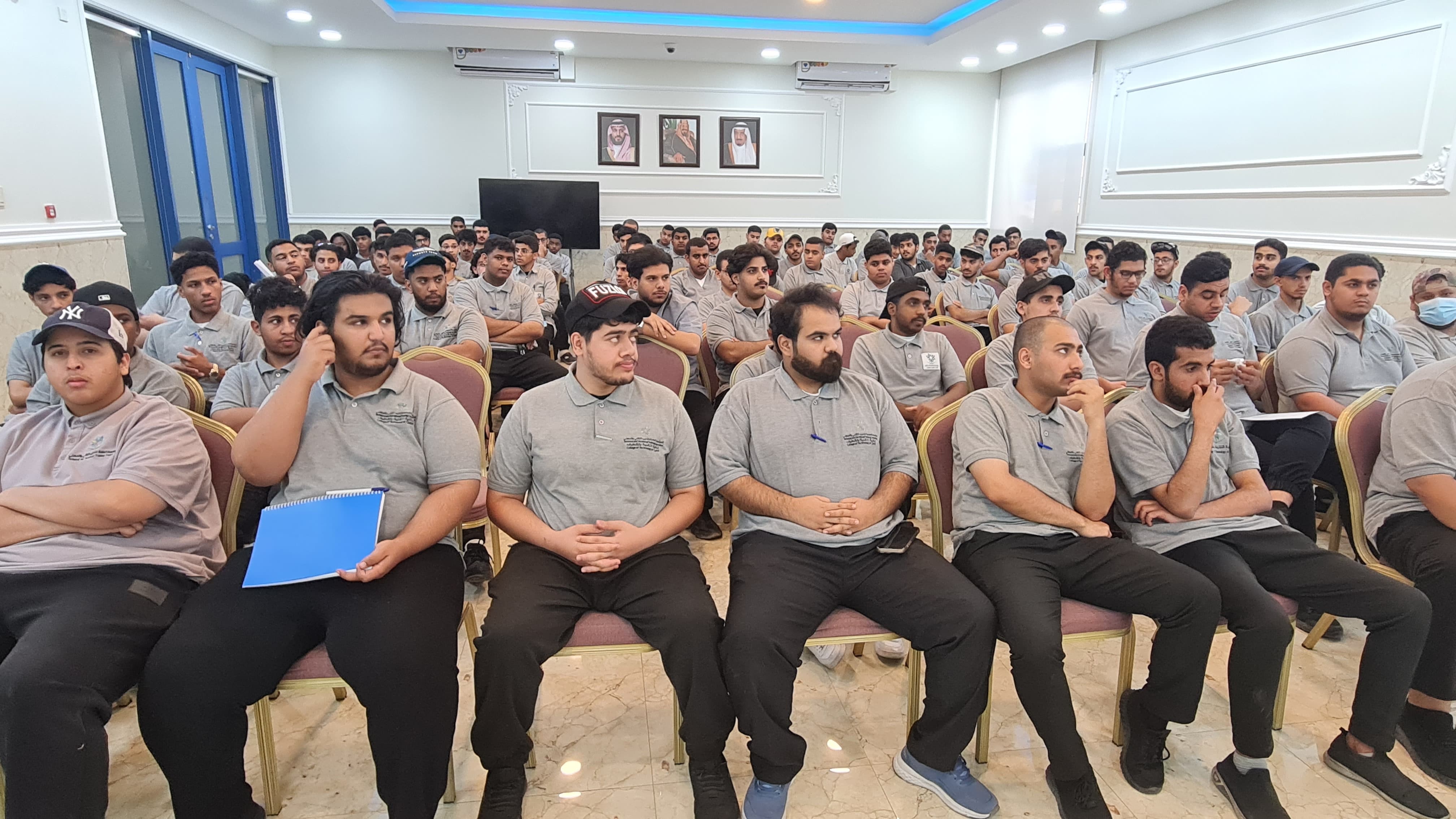 "متدربو تقني القطيف" يتعرفون على الهويات القانونية لمنشآت الأعمال