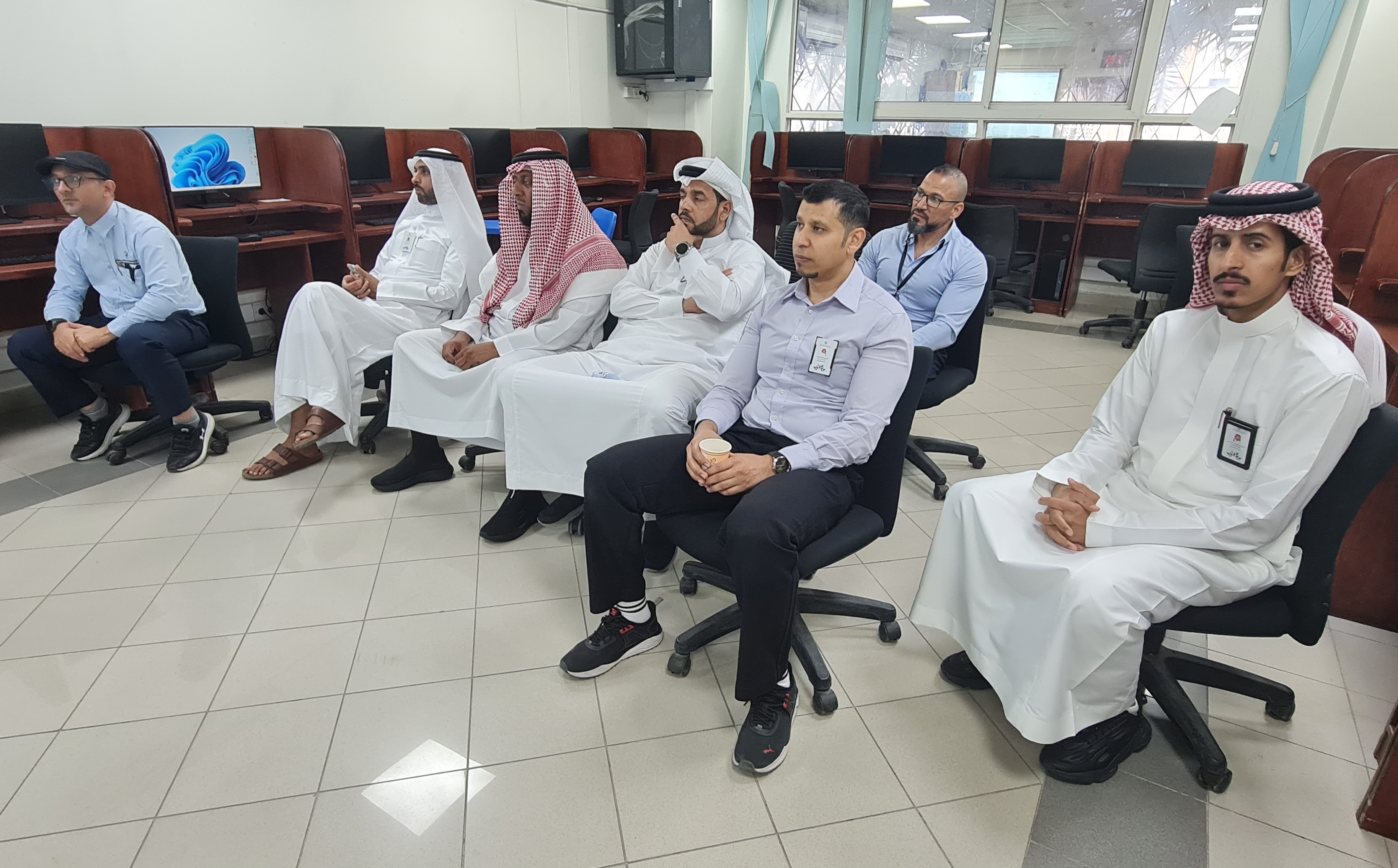 " مدربو تقني القطيف " يطورون مهاراتهم في إنشاء الاختبارات الإلكترونية