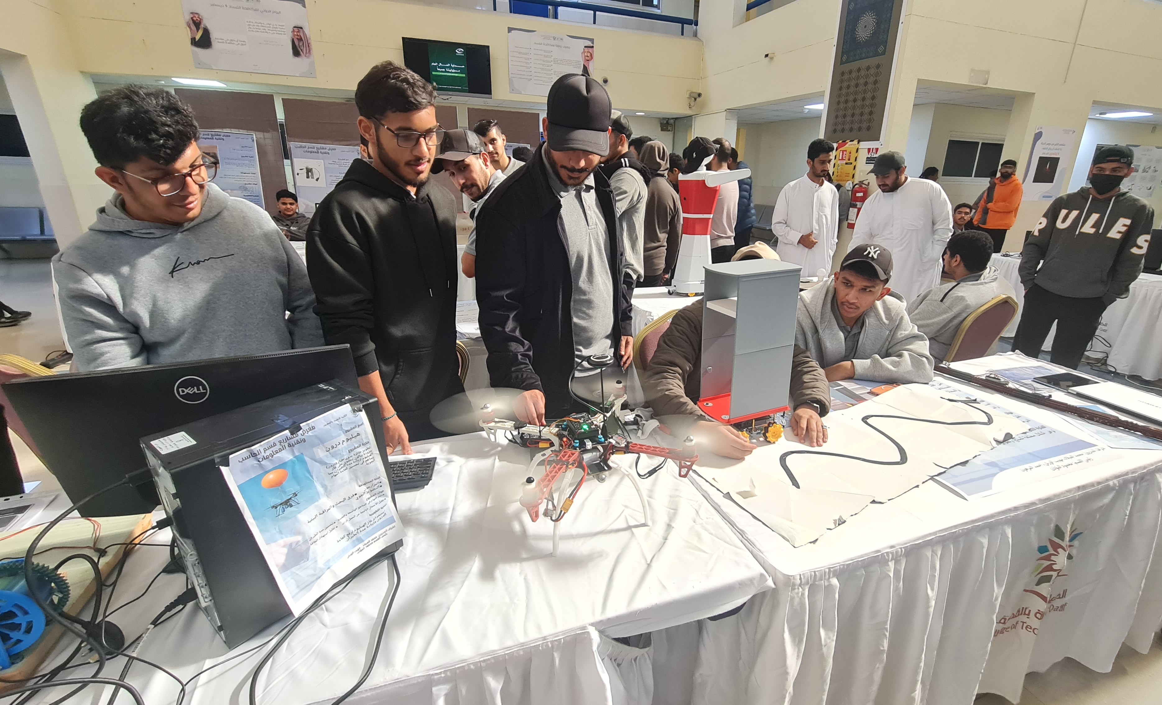 120 متدرب يستعرضون مشاريع تخرجهم" بتقني القطيف "