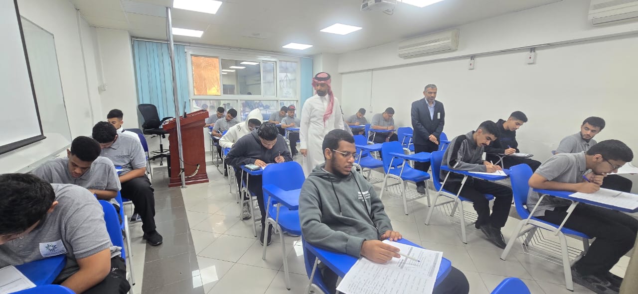  " 1800 متدربًا " على مقاعد الاختبارات بـ "تقني القطيف "