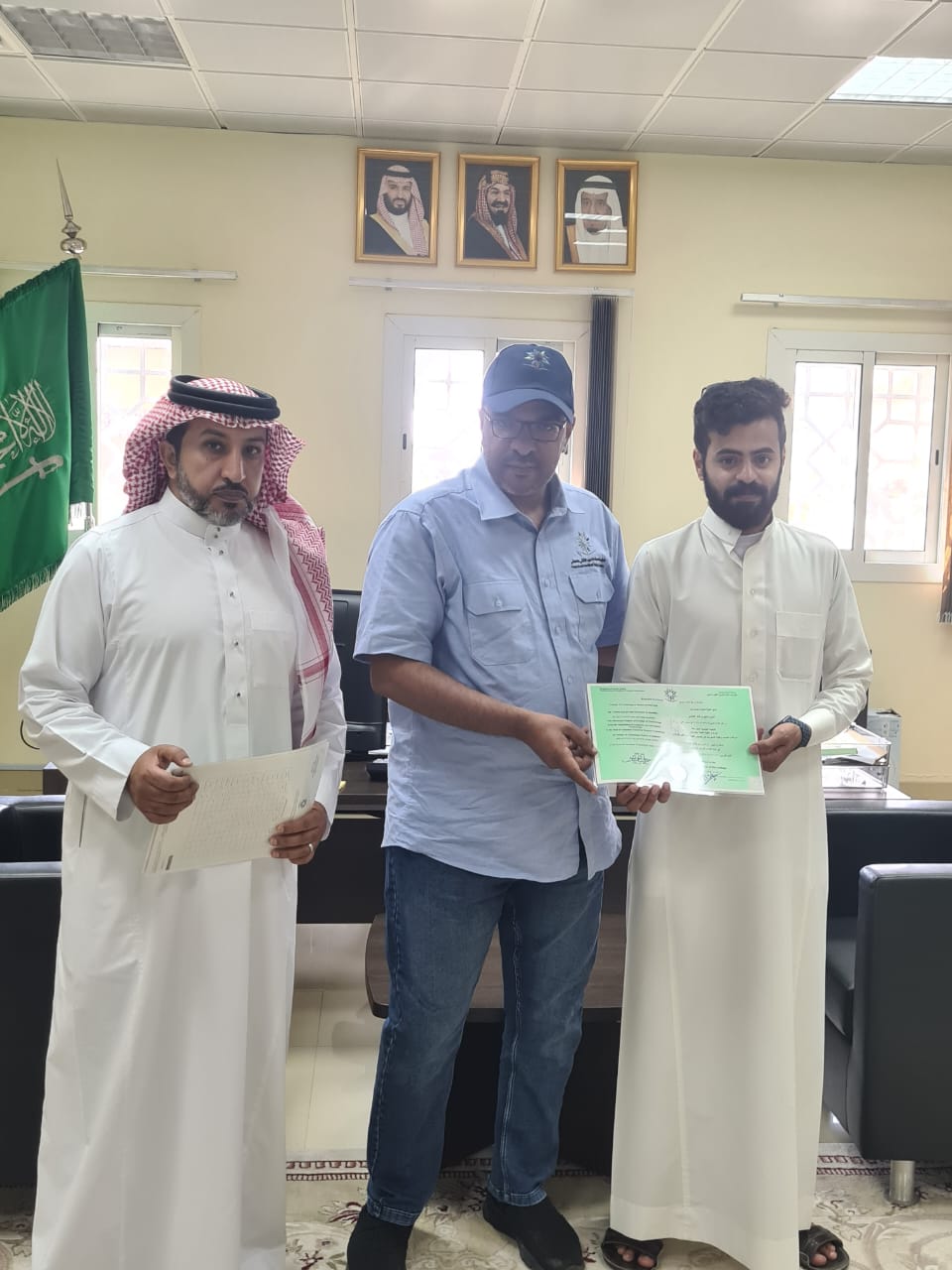 تسليم وثائق التخرج