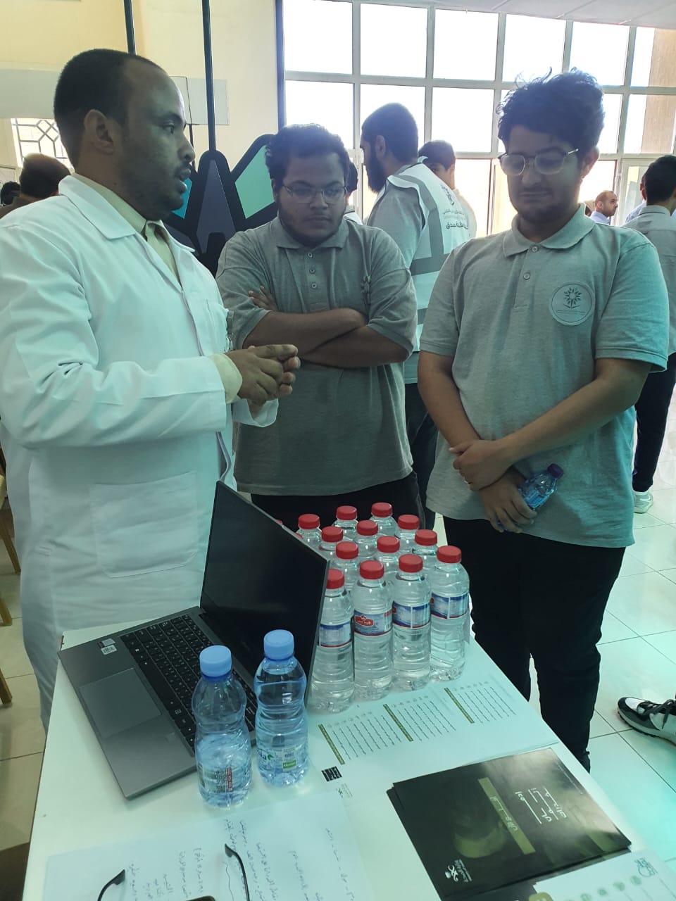 جانب من حملة التوعية بأضرار المخدرات