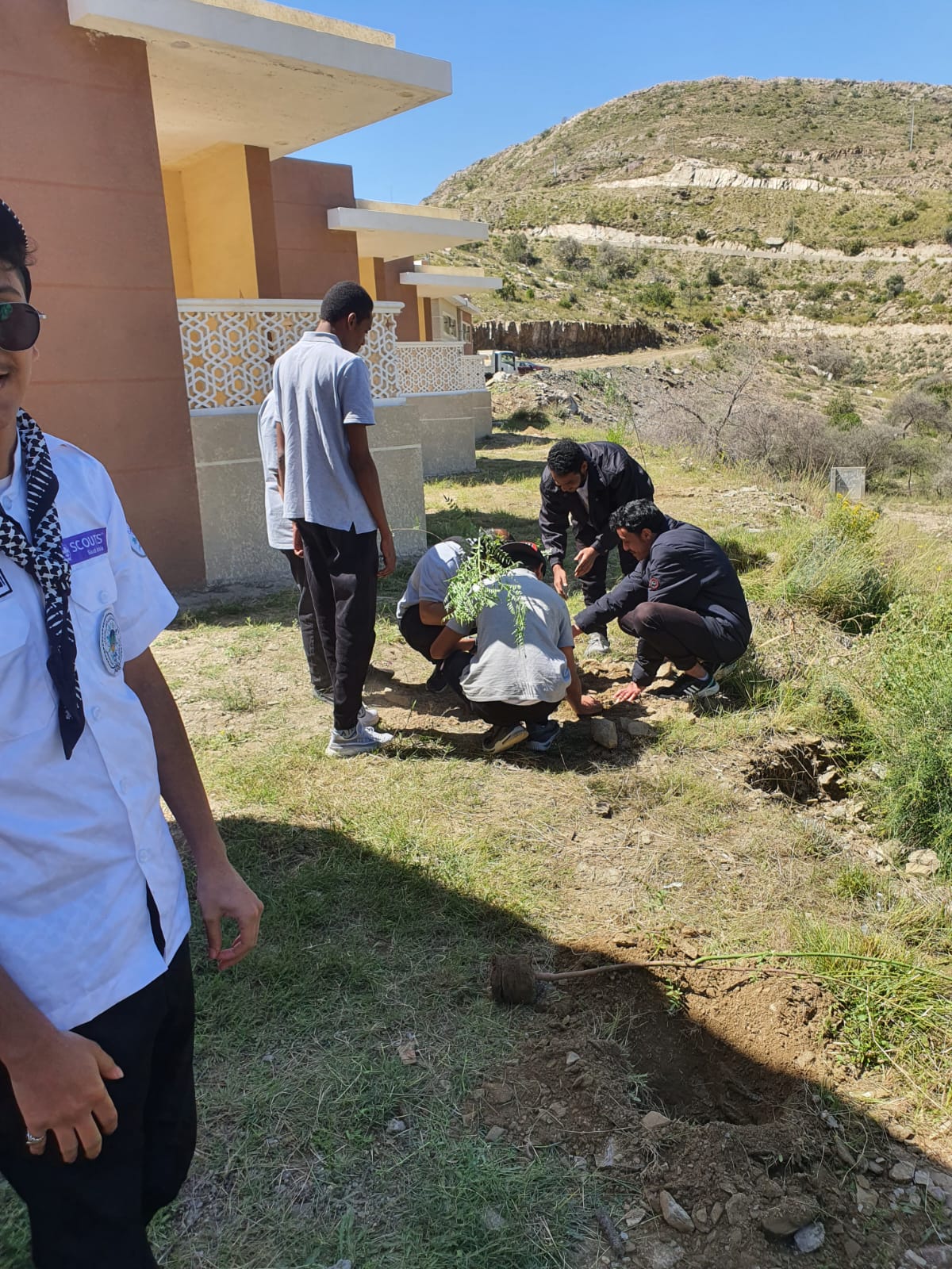 وحدة الانشطة تشارك في حملة تشجير سد وادي ضرك بمحافظة المندق 