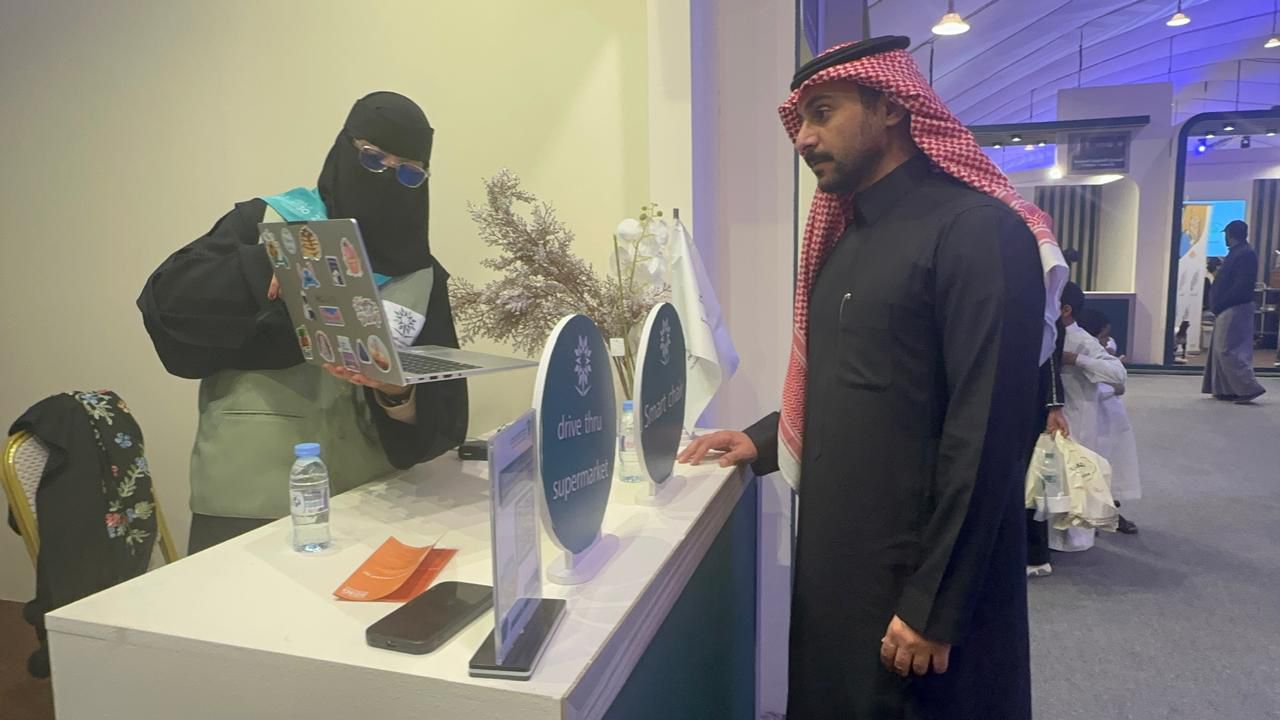 تقنية البنات بالأحساء تعرض عدد من الافكار الابتكارية ضمن مهرجان ( تمرنا من خير واحتنا ) 