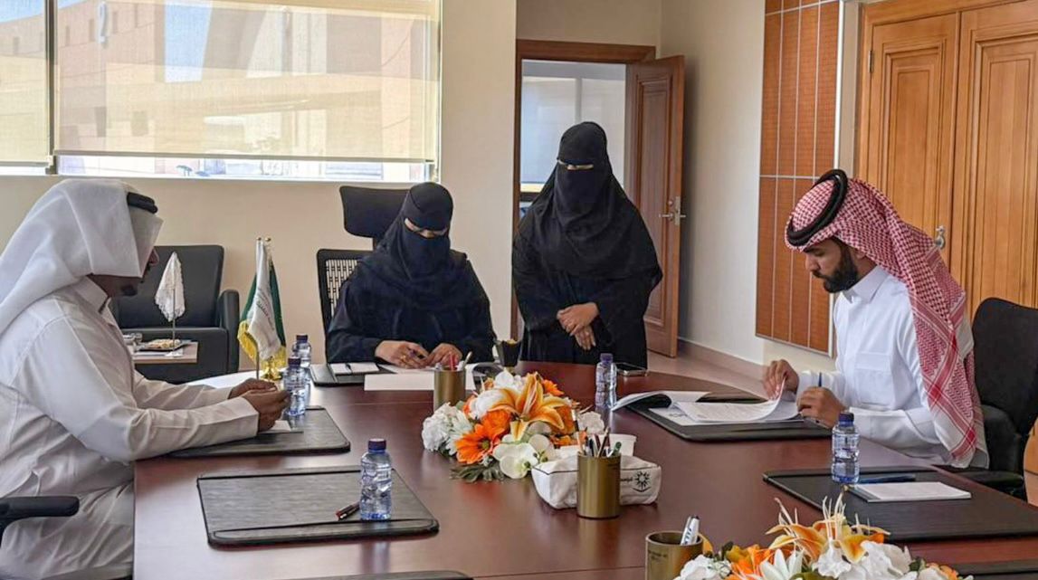 الكلية توقع مذكرة شراكة مجتمعية مع مجمع ابن سينا الطبي