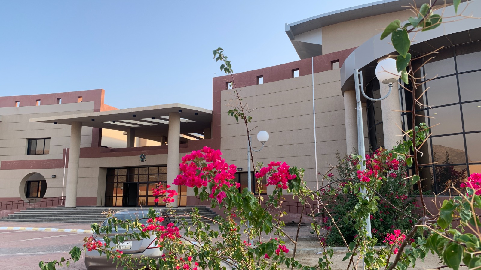 الكلية التقنية للبنات بمحايل عسير 