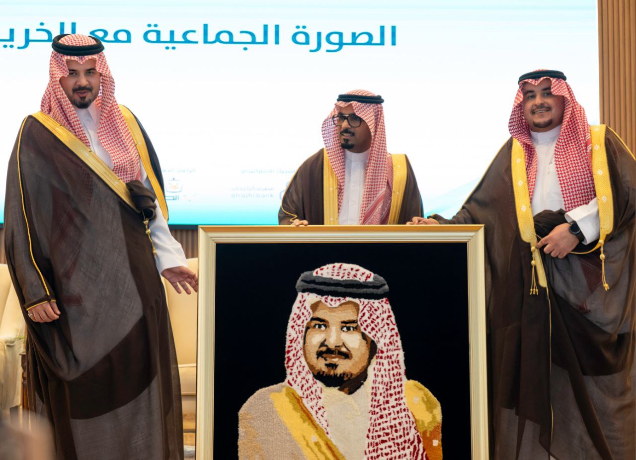 تنفيذ الهدية التذكارية المقدمة لأمير منطقة المدينة المنورة