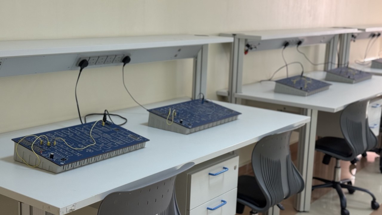 ورشة تخصصية في الدوائر الرقمية