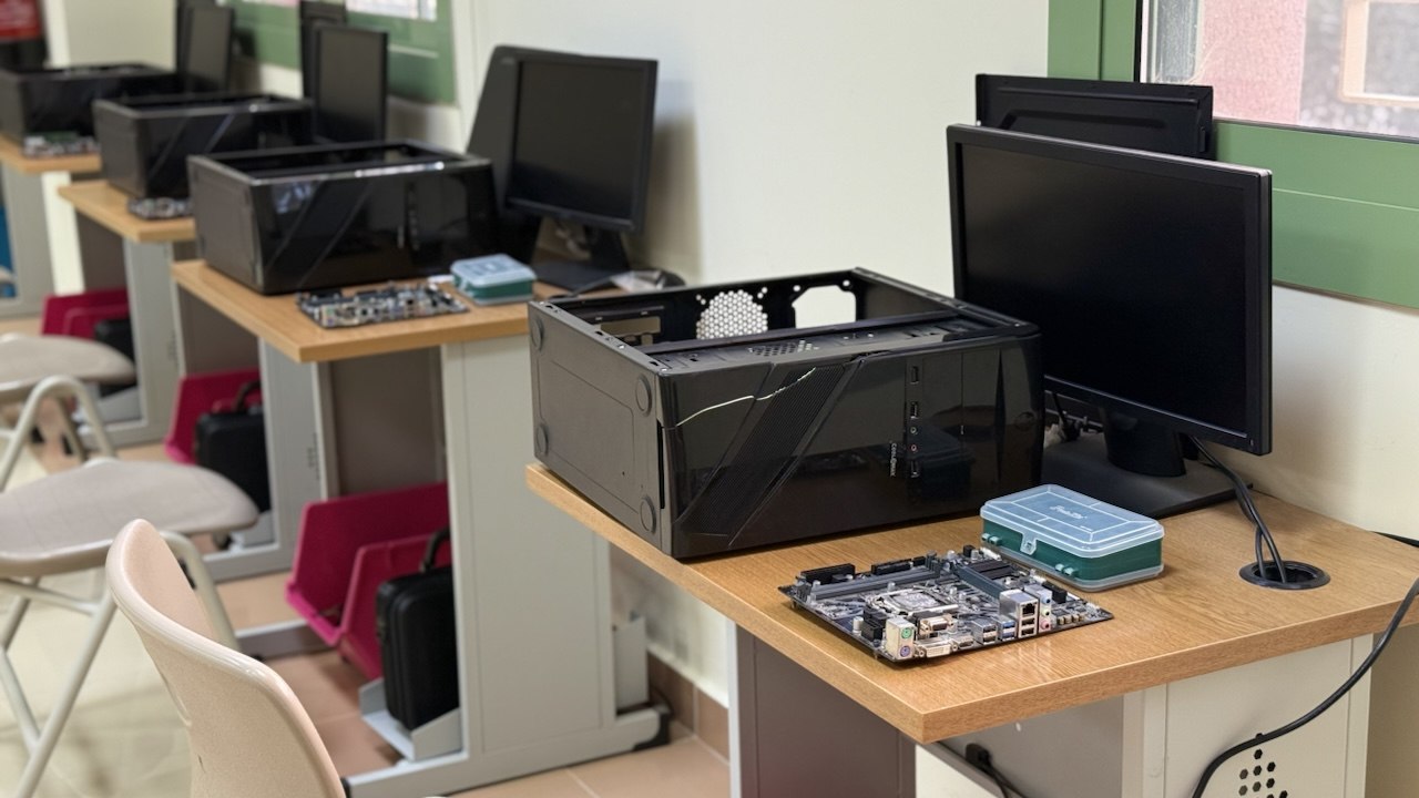 معمل تجميع وصيانة الحاسب 