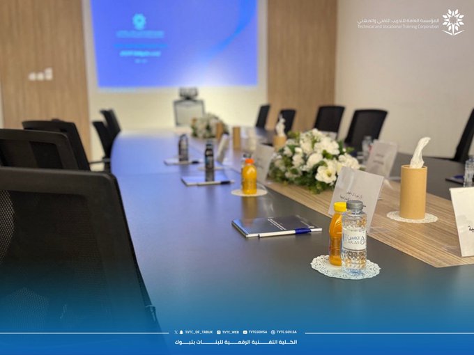زيارة الاستاذة نورة آل دغيش الى الكلية الرقمية.jpg