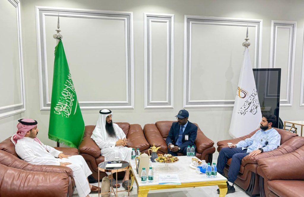بحث سبل التعاون بين المعهد وجمعية البر الخيرية بالخرج 
