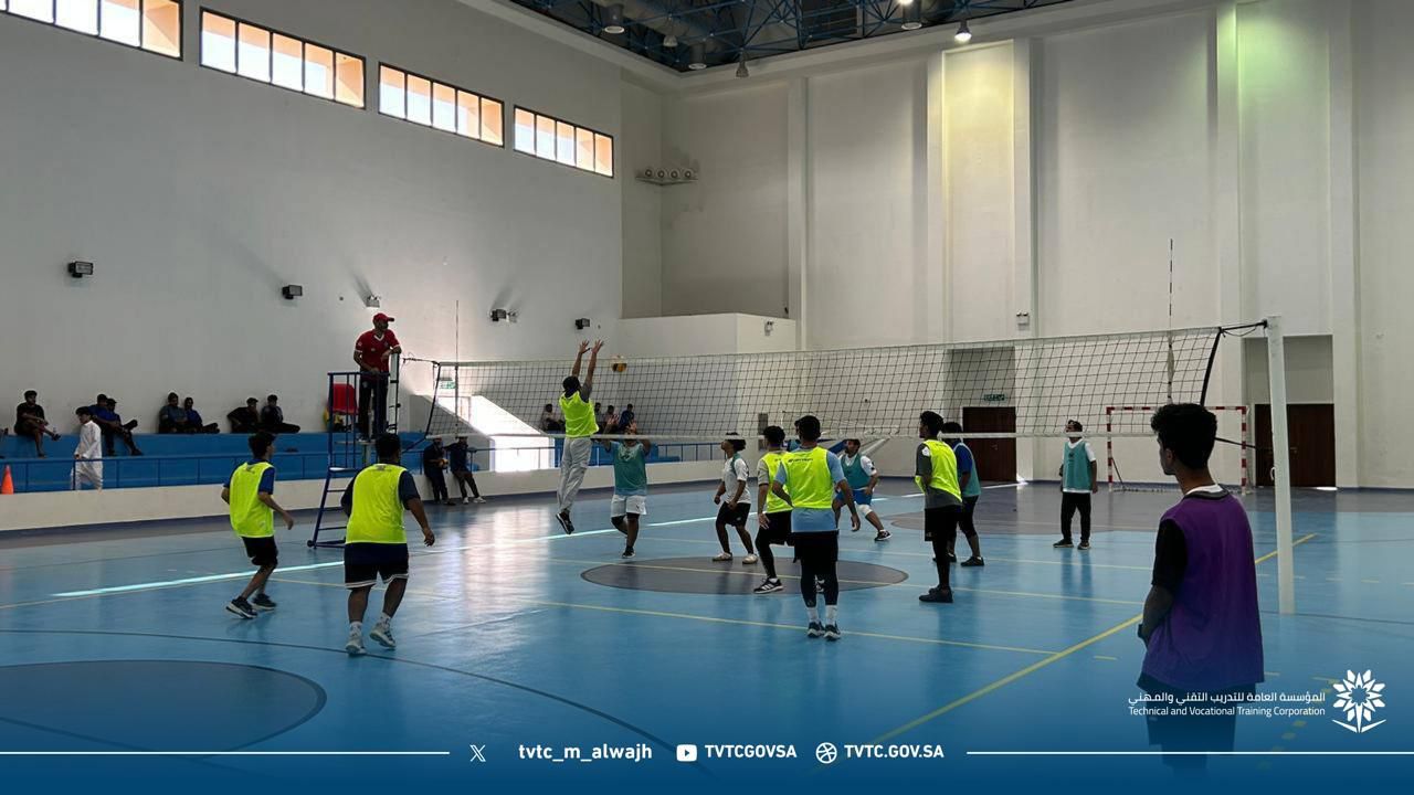 نبارك لفريق الكلية التقنية وثانوية الأمير سلطان بن عبدالعزيز وفرع الكلية الجامعية بالوجه تأهلهم لدور نصف النهائي لبطولة كرة الطائرة بالشراكة المجتمعية مع النادي الخالدي بالوجه