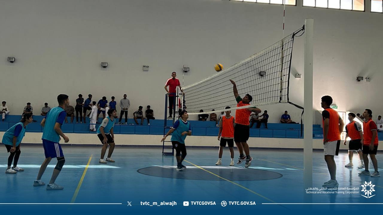 نبارك لفريق الكلية التقنية وثانوية الوجه تأهلهم للمباراة النهائية لبطولة كرة الطائرة بالشراكة المجتمعية مع النادي الخالدي بالوجه.