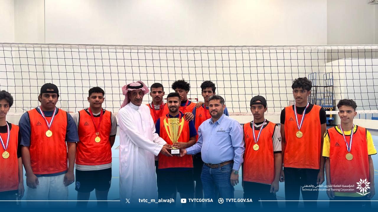 تتويج فريق الكلية التقنية بالوجه بطلاً لبطولة كرة الطائرة التعليمية الأولى بالوجه أمام فريق ثانوية الوجه بالشراكة المجتمعية مع نادي الخالدي الرياضي بالوجه .